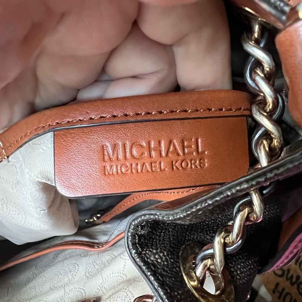 MICHAEL KORS Frankie Drawstring Cross-Body Bag Brown with Gold Hardware. - Picture 7 of 17